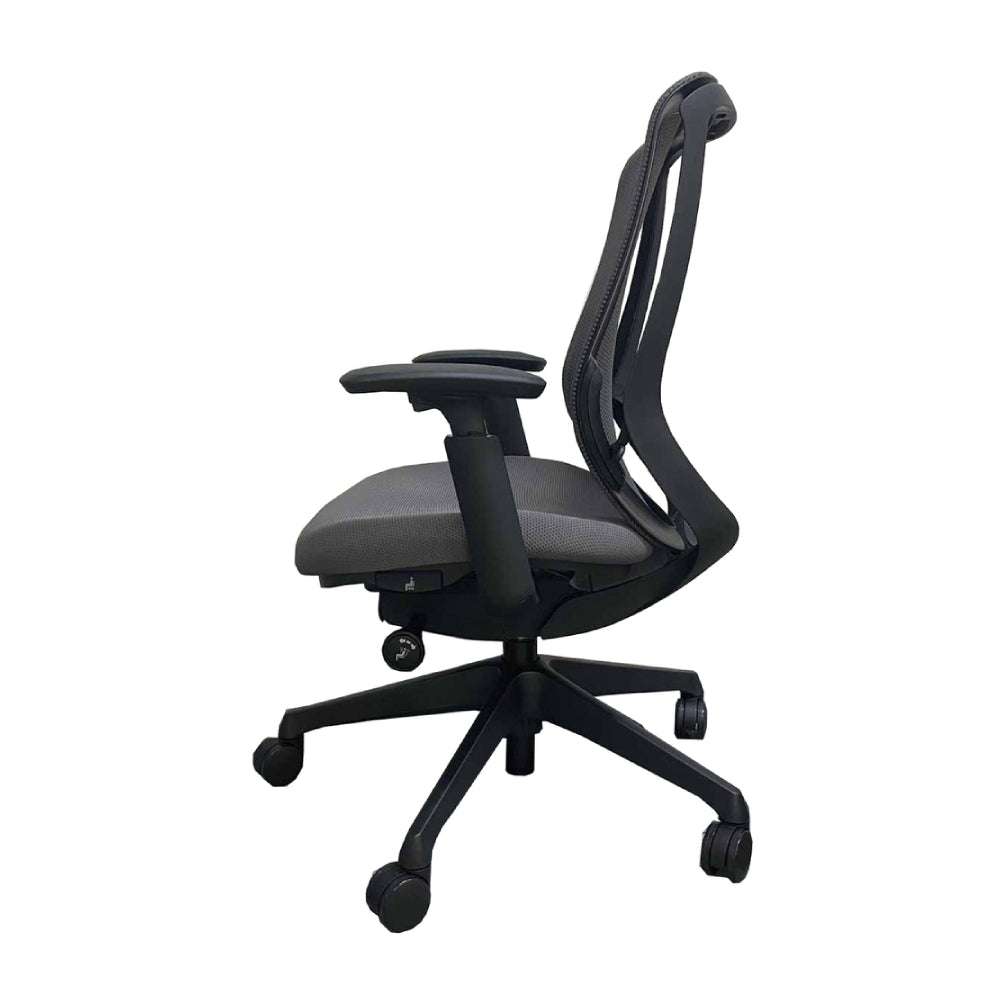 エルゴノミクスチェア 快適な座り心地 アームレスト