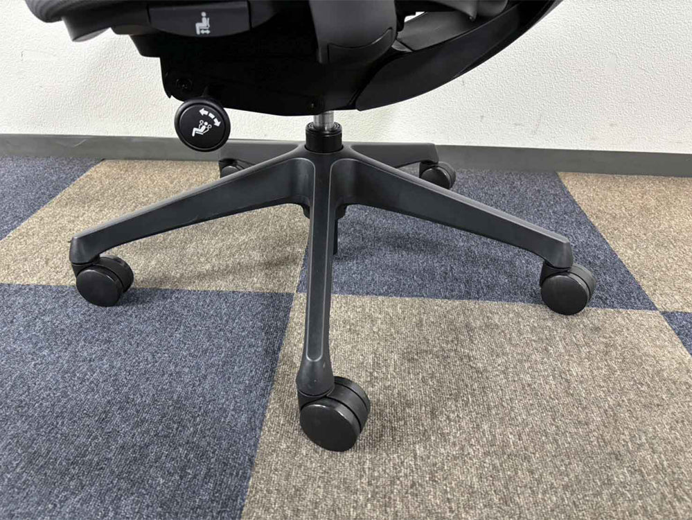 送料別【中古】ハイバックチェア Sylphy シルフィー オカムラ製 アジャストアーム 肘付き ヘッドレスト C685XR FMR2【オフィス家具市場】7877