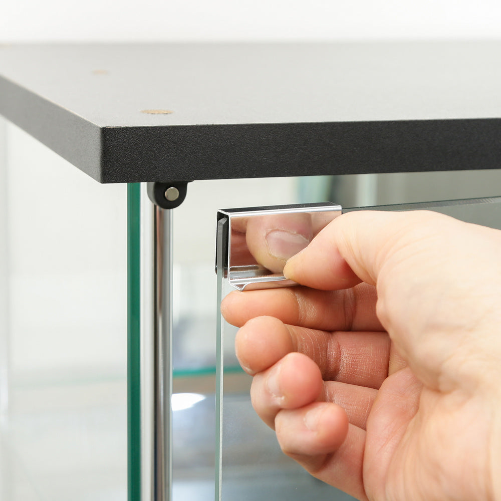 マグネット式扉 片開き扉 通気性のルーバー仕の様扉