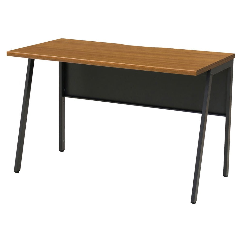 天板と幕板の間に十分なスペースを確保するデスク