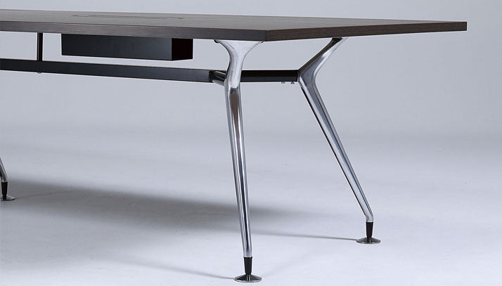 重厚感 金属脚 多人数対応 ミラー仕上げの脚