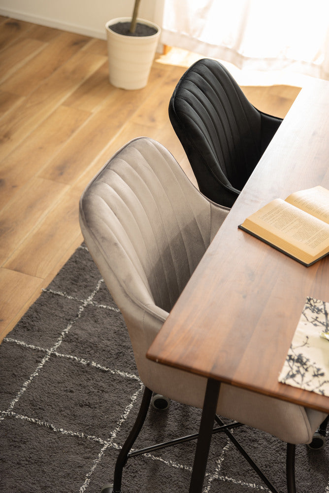 カーブの付いた背もたれ デスクチェア リエット