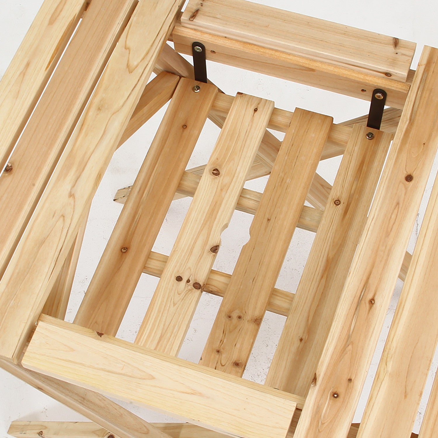 屋外空間を快適にするコンロスペース付き天然木BBQテーブル