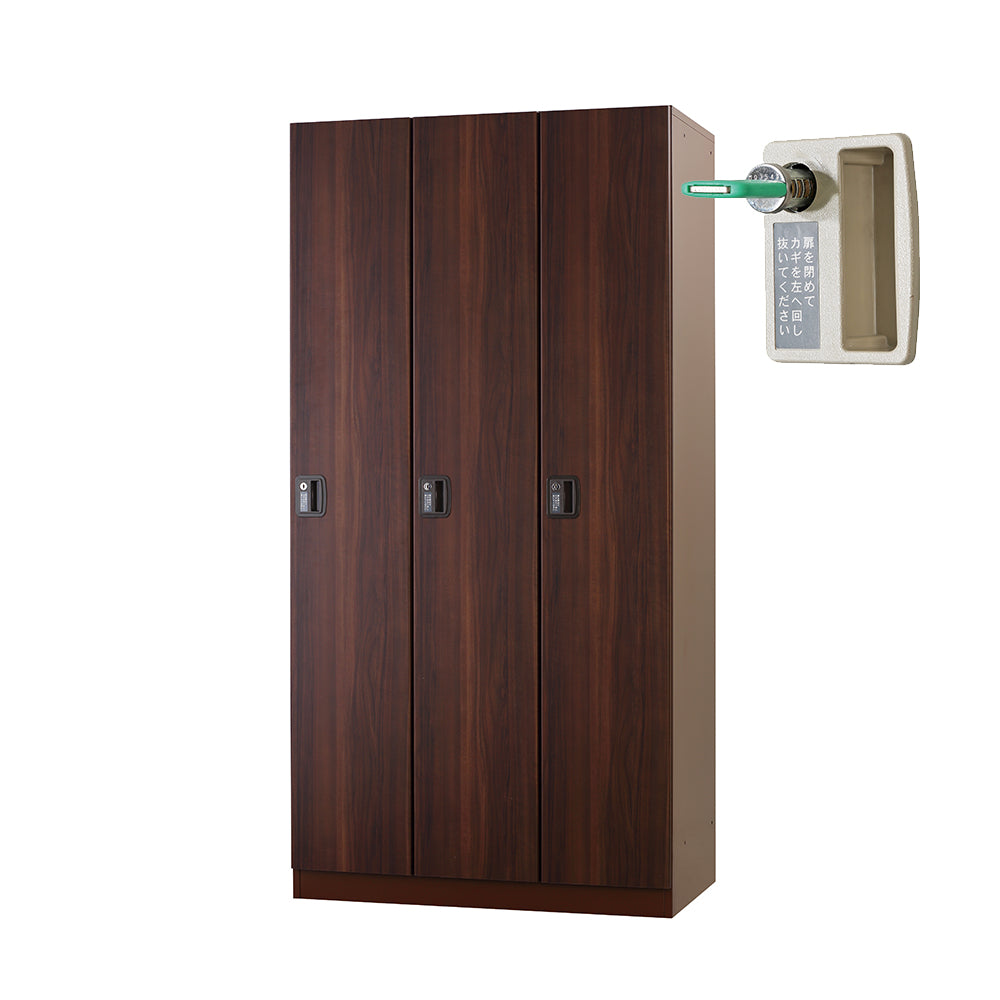 収納スペースをゆったり確保した木目調ロッカー