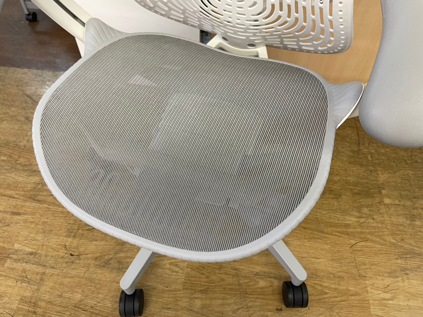 送料別【中古】Herman Miller ハーマンミラー ミラ2 トライフレックスバック オフィスチェア  高級 ハイスペック【オフィス家具市場】