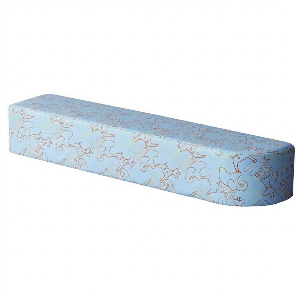 ブルーのスツール、医療機関や教育施設、商業施設のキッズルーム、プレイルームで子供向けの安心するイラストデザイン