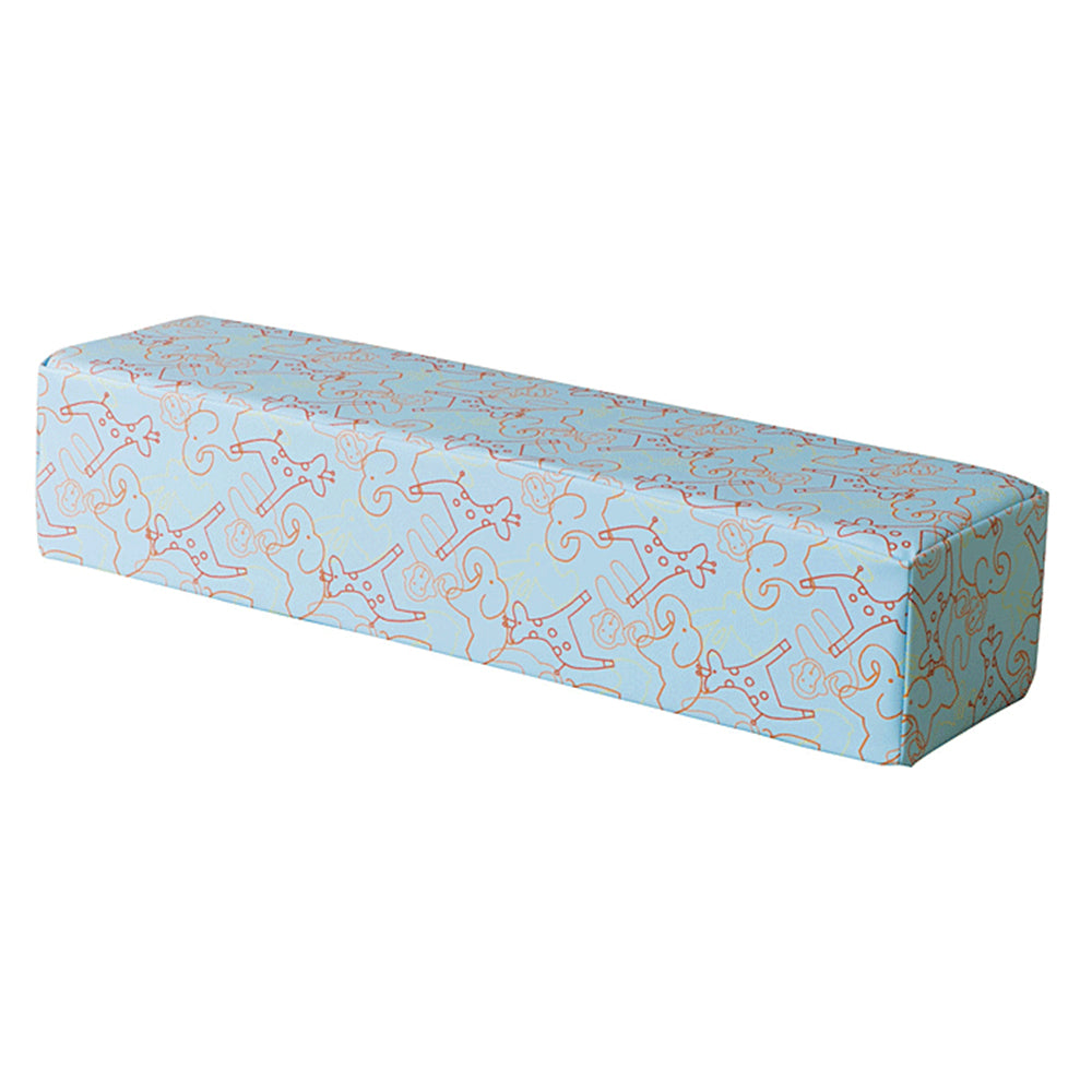 ブルーのスツール、防汚で汚れがついても手入れが簡単。キッズルーム、プレイルームで子供向けの安心するアニマル柄