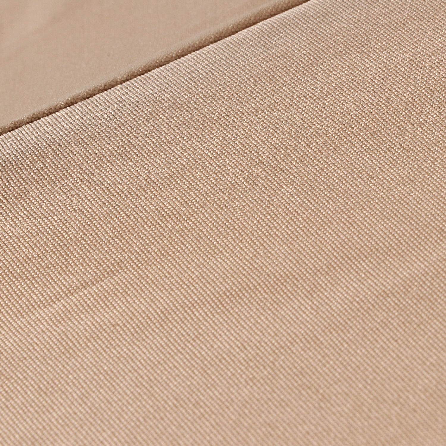 アウトドア空間をおしゃれに彩るポリエステル素材