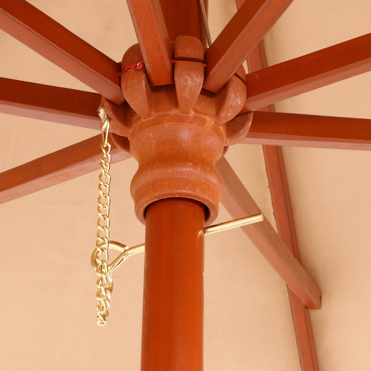 ナチュラルテイストのガーデン家具と相性抜群のパラソル