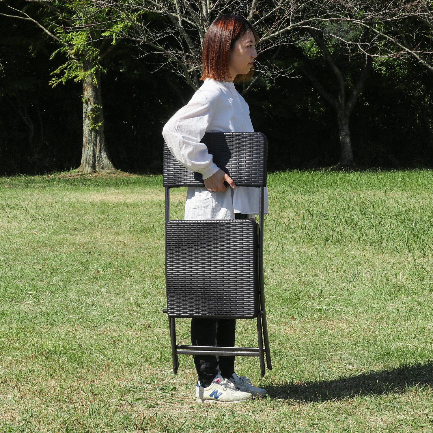 コンパクト設計で狭いスペースにも最適なガーデンチェア