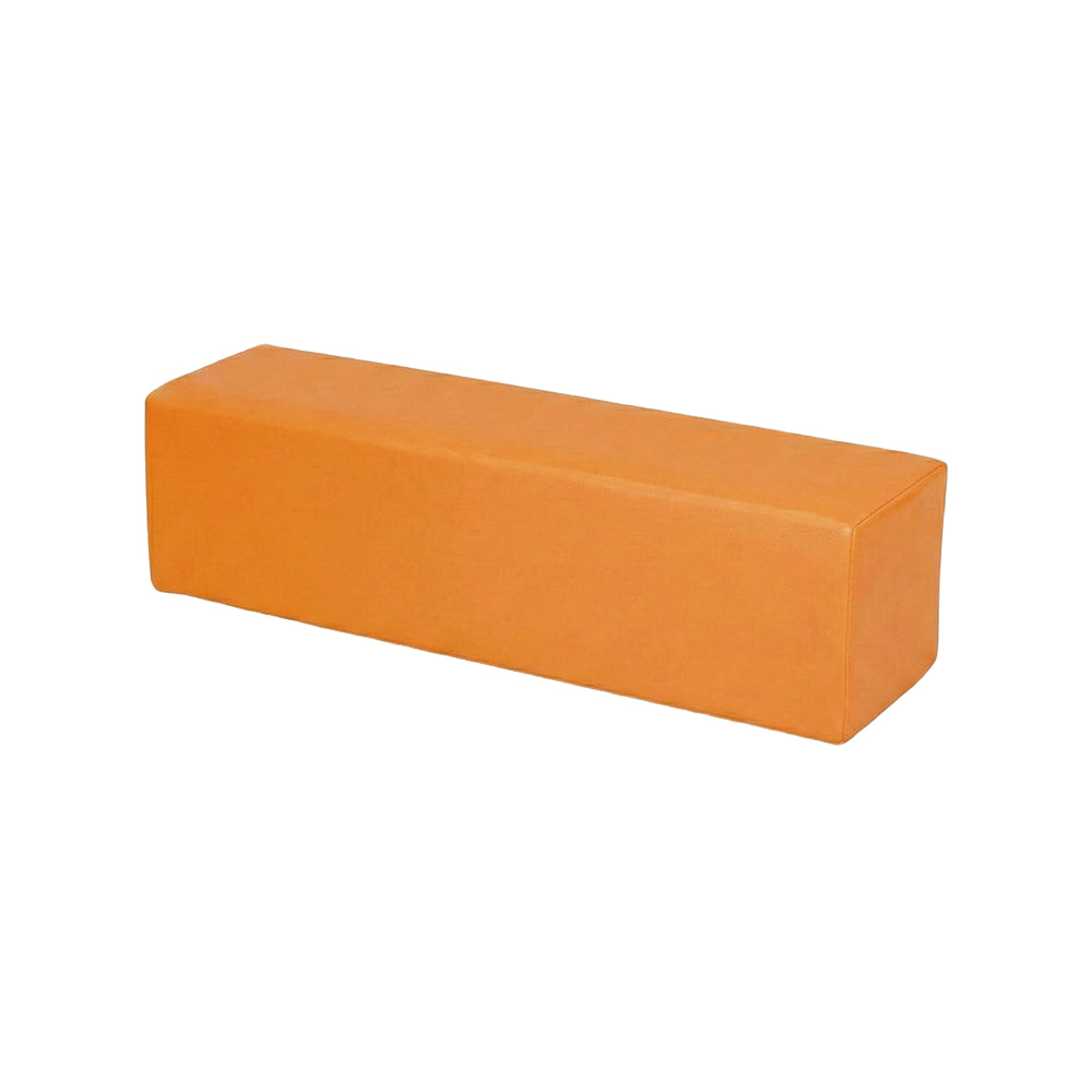 角ないクッション構造で子供に安全なオレンジスツール