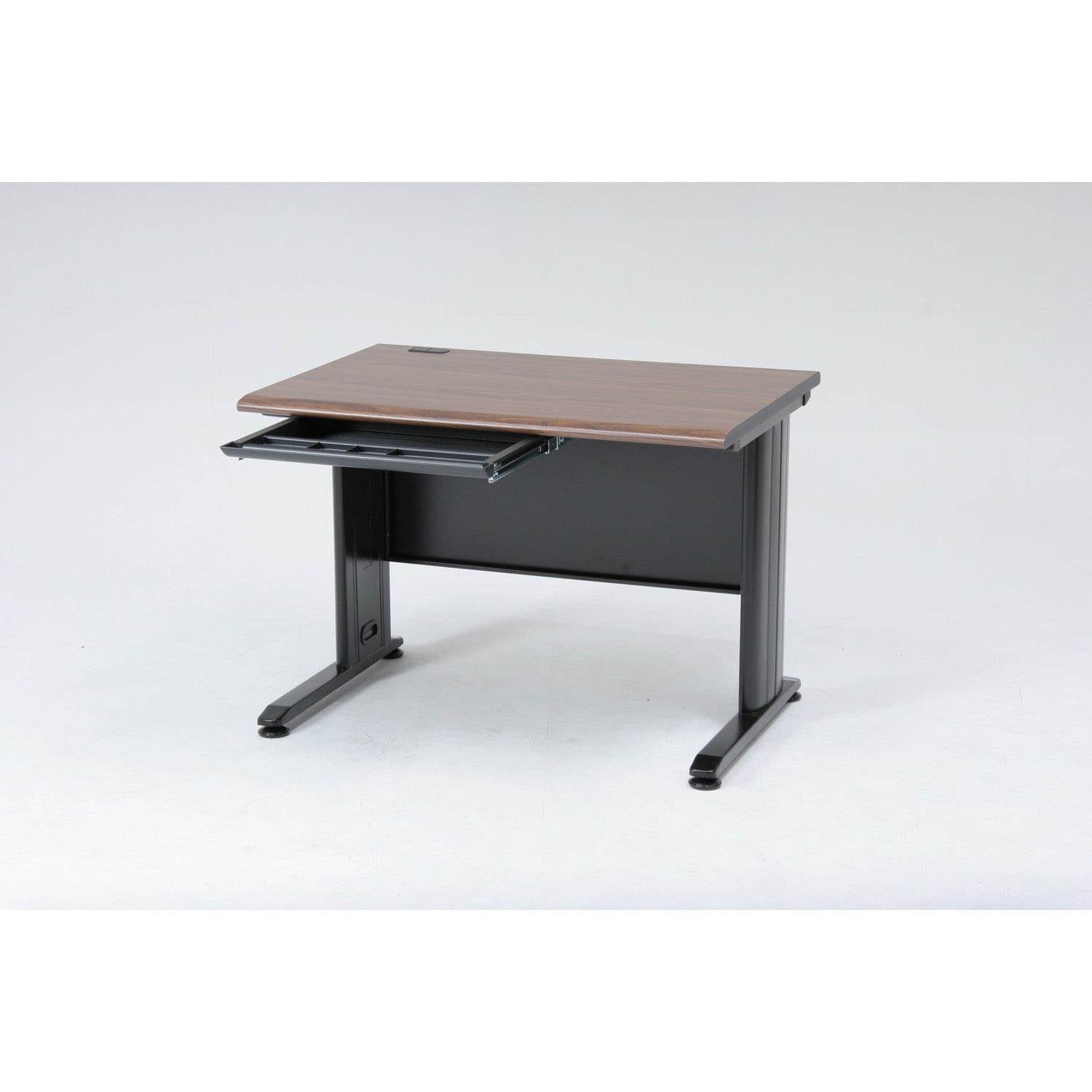 デスク上をすっきり保てる設計