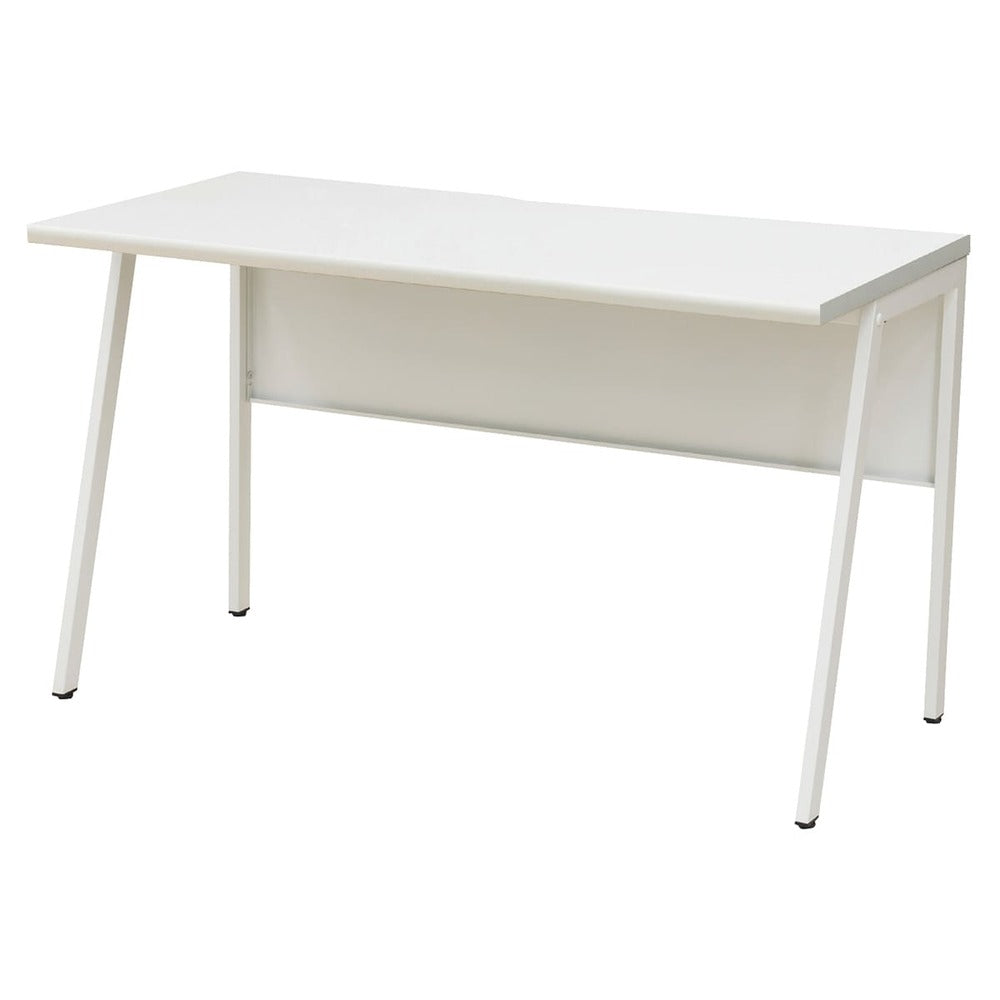 切り欠き構造により電源まわりをまとめて管理できるワークデスク